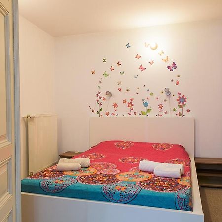 Center Walking Apartment And Room Bucarest Extérieur photo