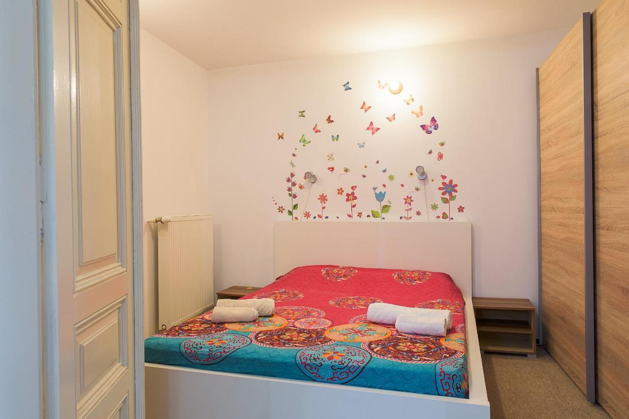 Center Walking Apartment And Room Bucarest Extérieur photo