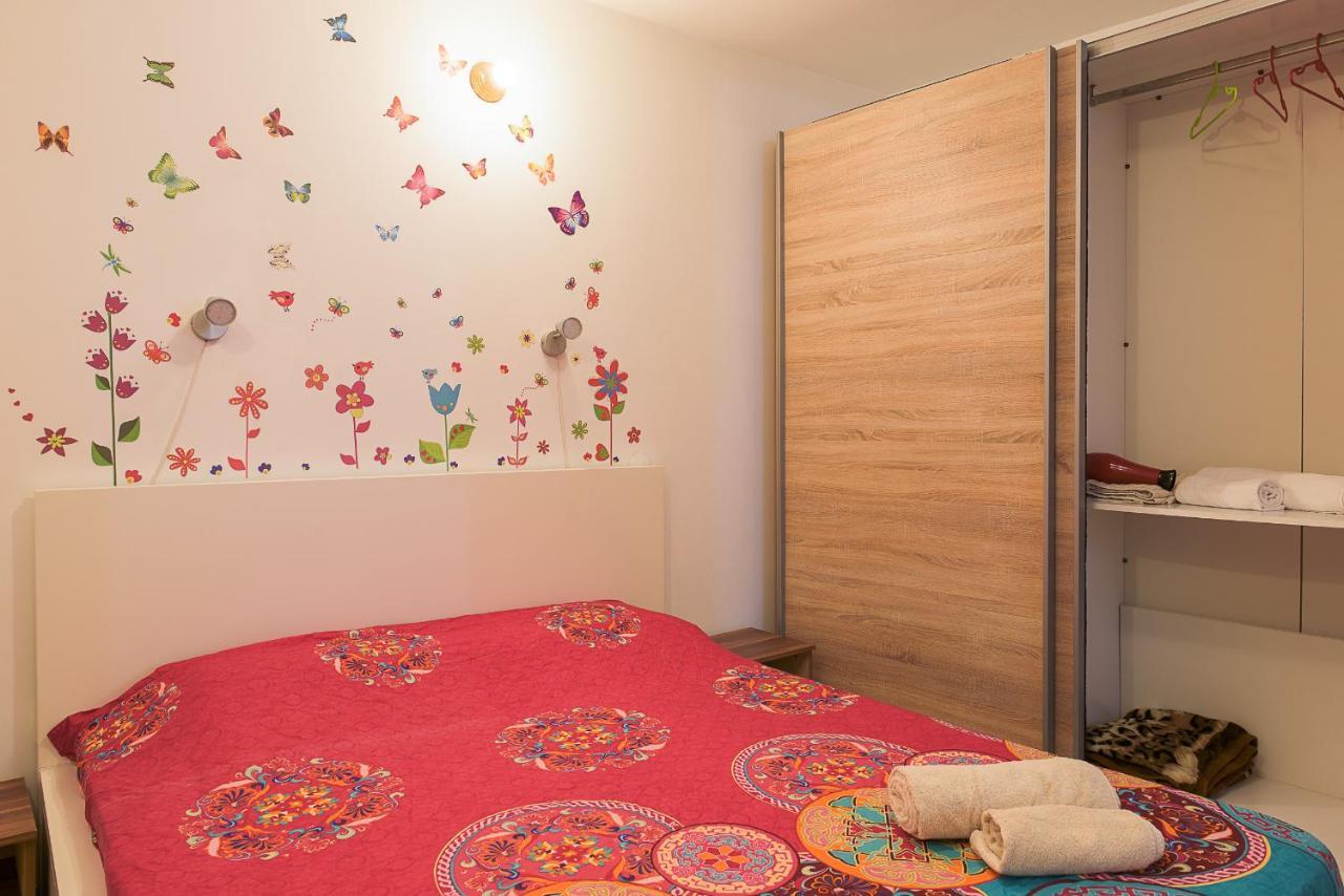 Center Walking Apartment And Room Bucarest Extérieur photo
